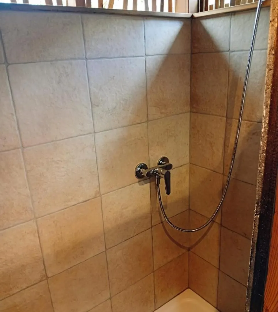 Charmant Bungalow Tout En Bois De 35 M2 Amenage A Neuf Lamentin 0*,  غوادلوب