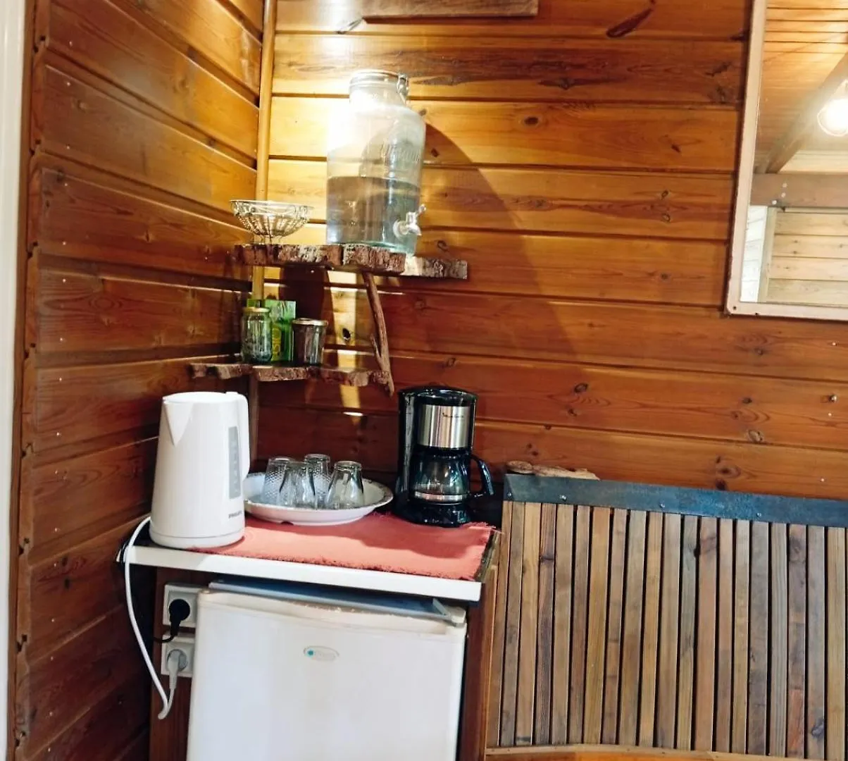 Charmant Bungalow Tout En Bois De 35 M2 Amenage A Neuf Lamentin غوادلوب