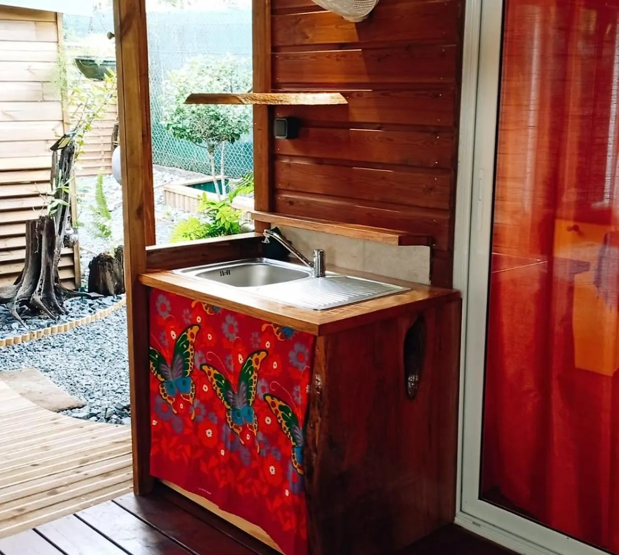 Charmant Bungalow Tout En Bois De 35 M2 Amenage A Neuf Lamentin 0*,  غوادلوب