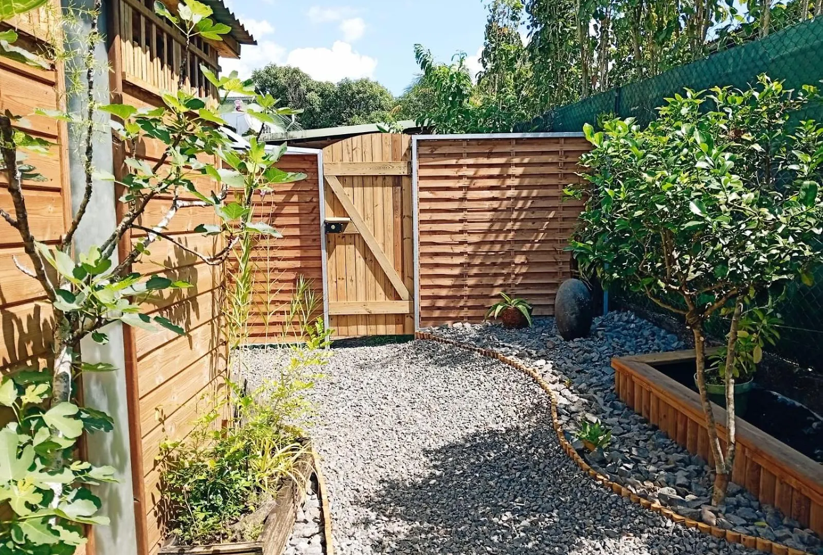 Charmant Bungalow Tout En Bois De 35 M2 Amenage A Neuf Lamentin